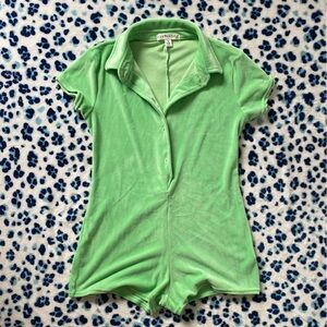 green velour romper 💚🍋‍🟩